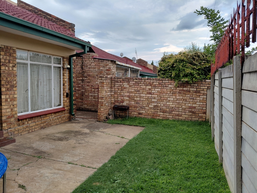 To Let 2 Bedroom Property for Rent in Doringkruin North West